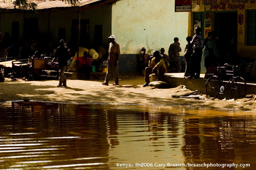 Nearly 5000 people in Mororo Kenya across the Tana River from Garissa, flee rising floodwaters.